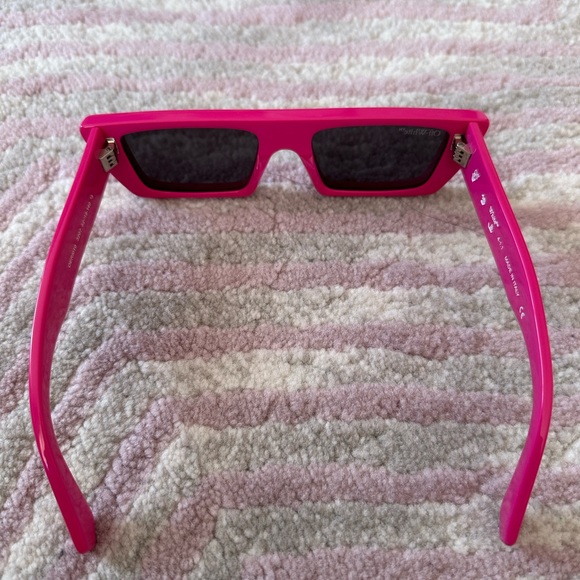 Off White pink sunglasses in very good condition - Picture 3 of 5